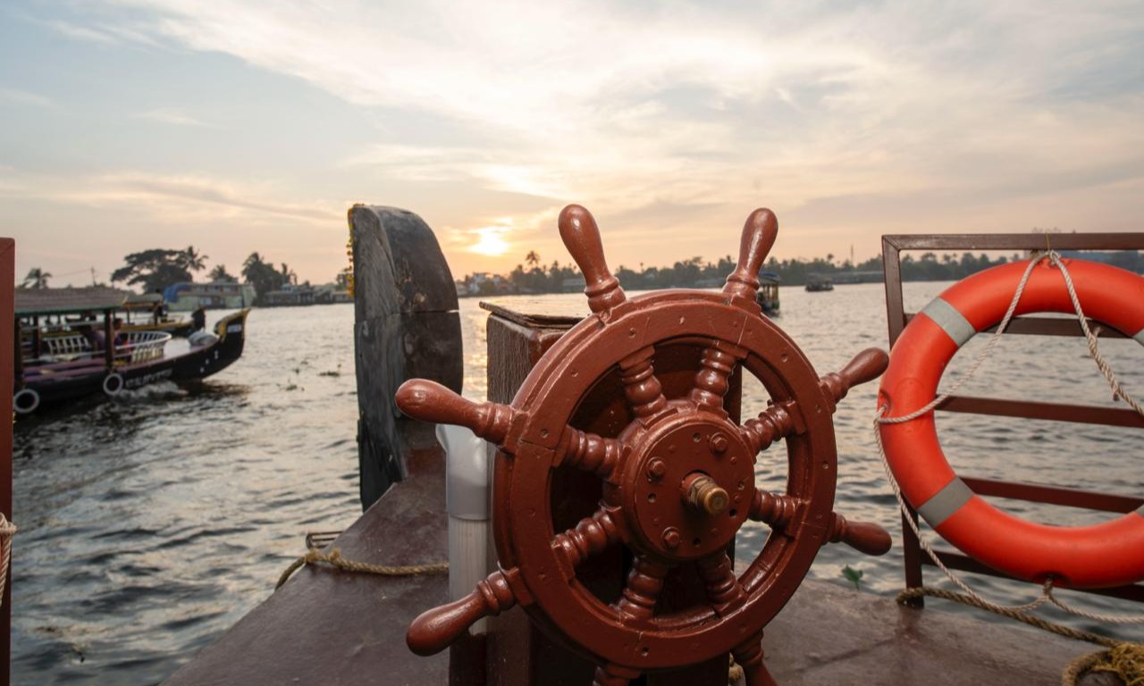 Kerala Nature Escape β Vagamon, Alleppey & Varkala Tour Package