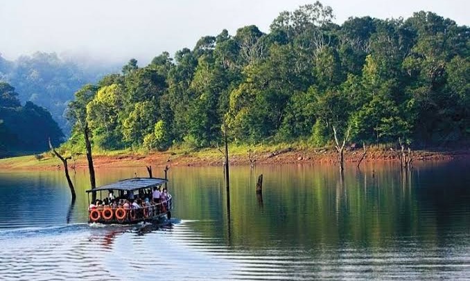 Alleppey – Thekkady – Munnar – Cochin Tour Package Tour Package