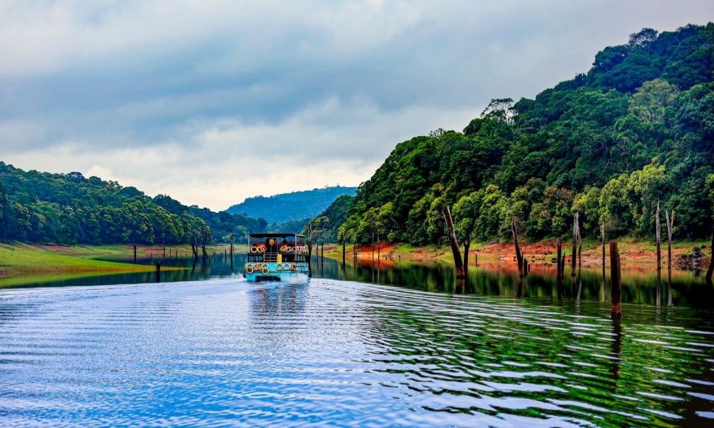 Munnar - Thekkady - Vagamon - Alleppey & Varkala Tour Package Tour Package