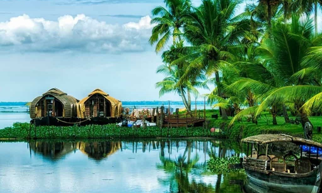 Kerala Scenic Retreat – Hills, Houseboat & Beaches Tour Package